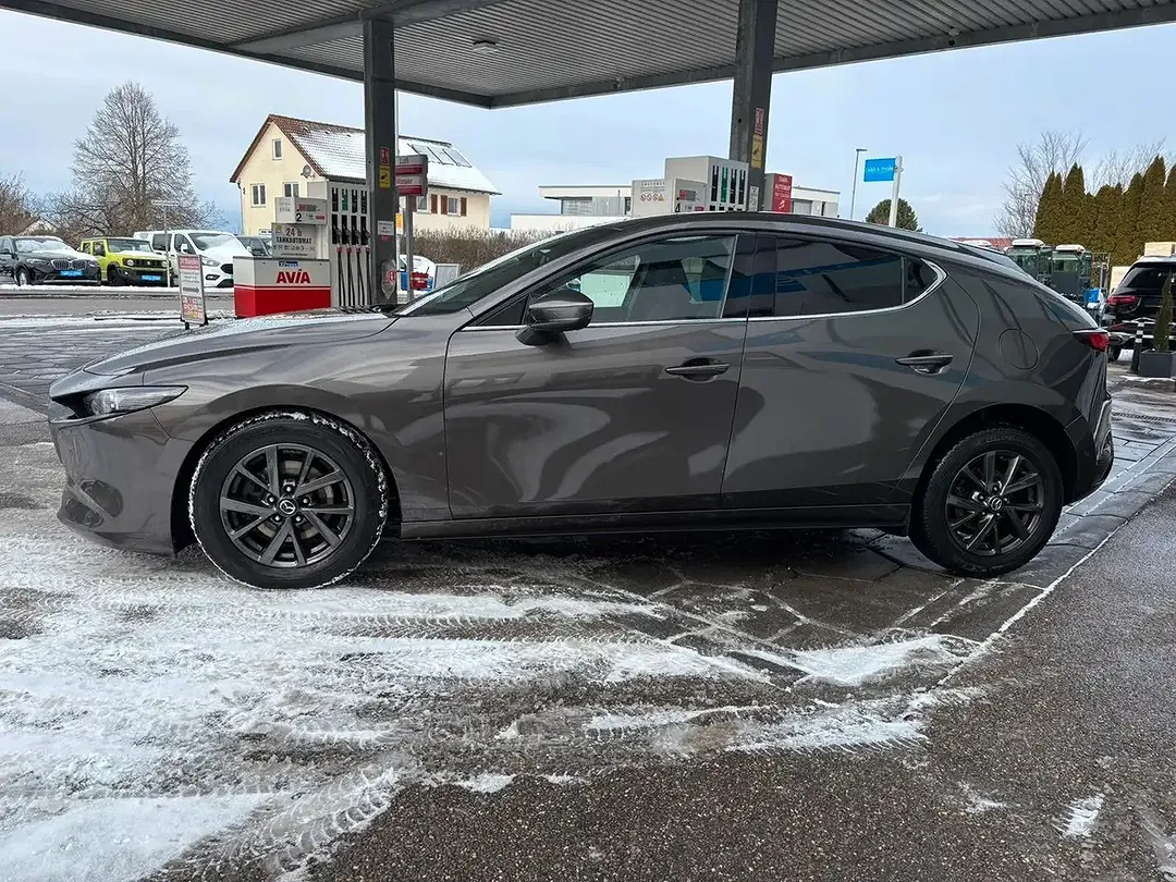 Mazda 3 - Thumbnail 3