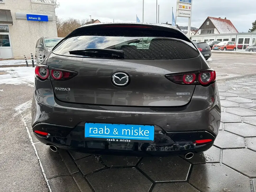 Mazda 3 - Thumbnail 5