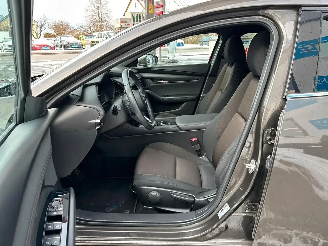 Mazda 3 - Thumbnail 9