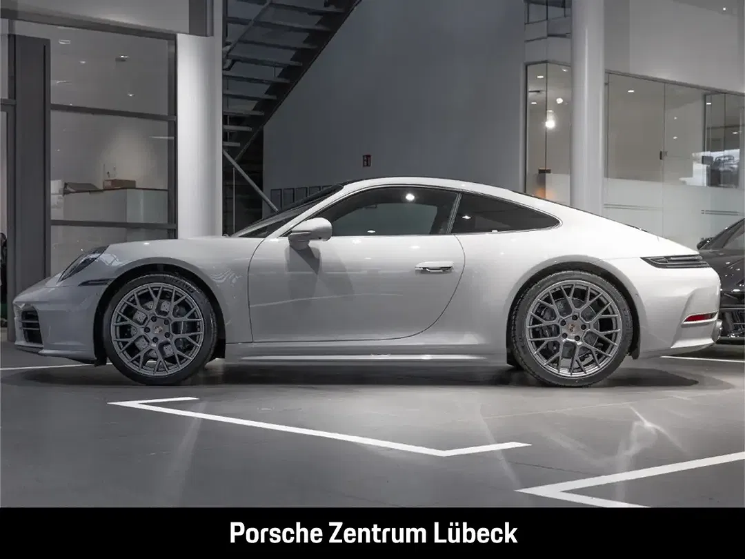 Porsche 992 - Thumbnail 2