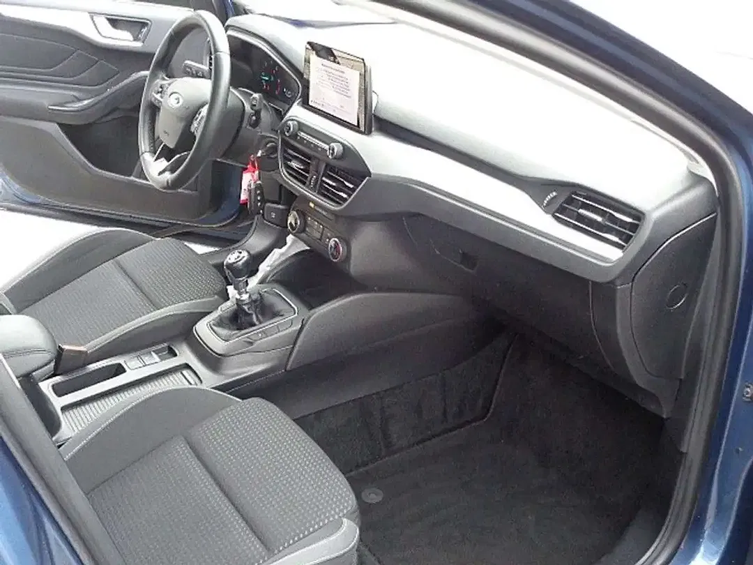 Ford Focus - Thumbnail 11