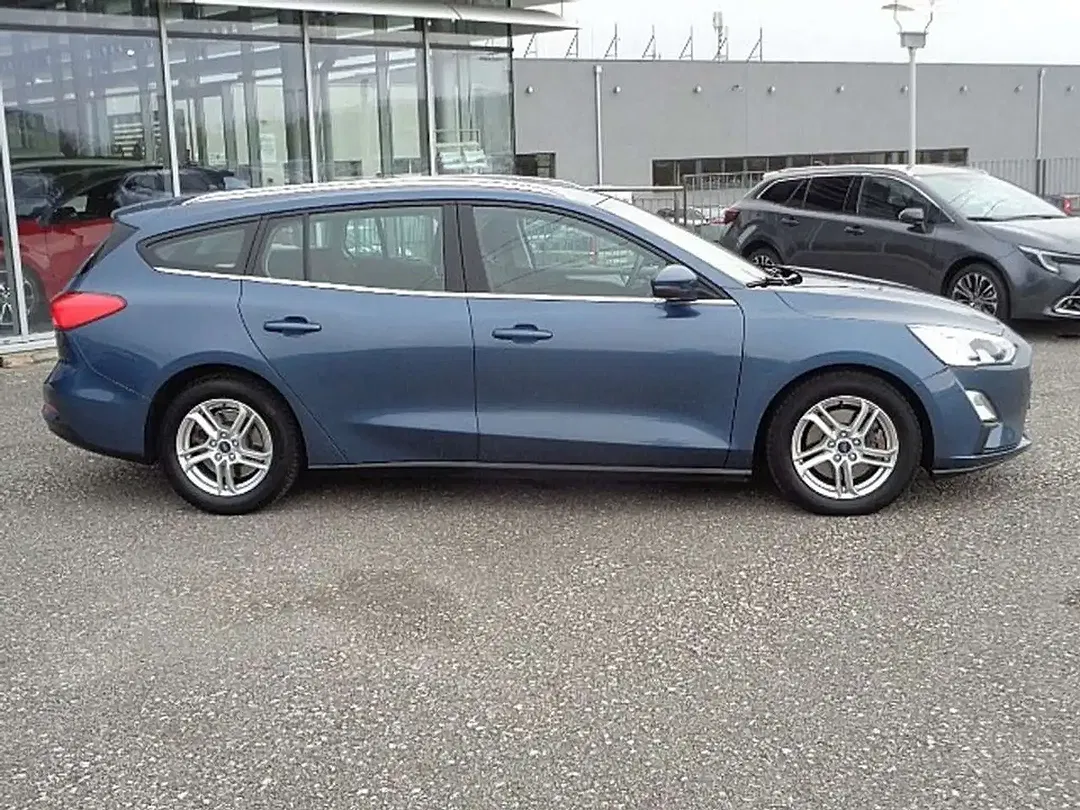 Ford Focus - Thumbnail 3
