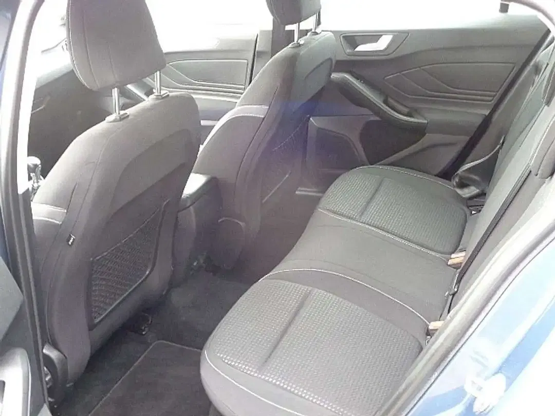 Ford Focus - Thumbnail 8