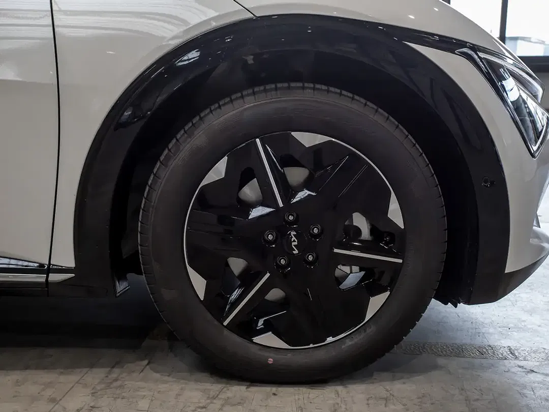 Kia EV6 - Thumbnail 10