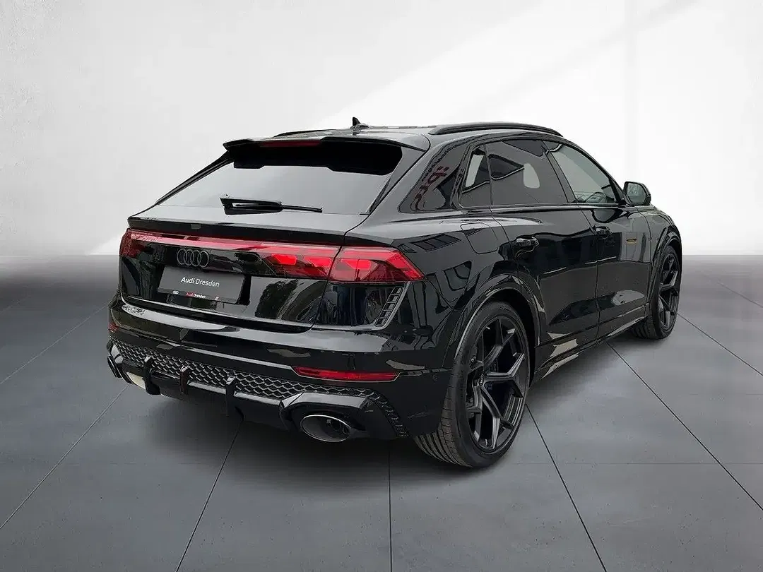 Audi RS Q8 - Thumbnail 2
