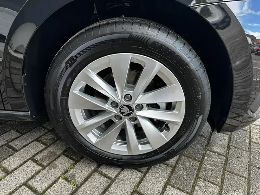 Skoda Scala - Thumbnail 5