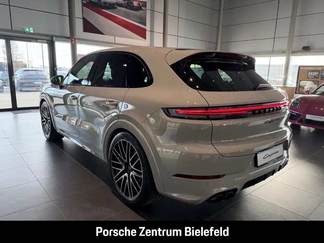 Porsche Cayenne - Thumbnail 2