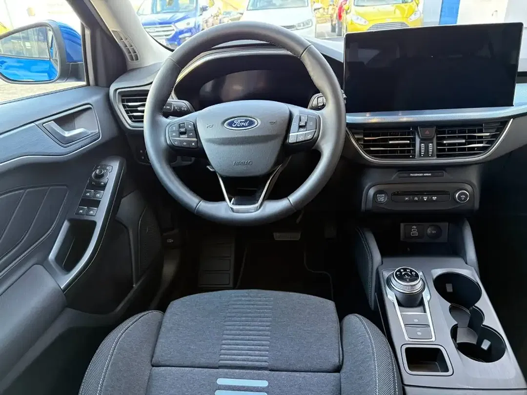 Ford Focus - Thumbnail 8