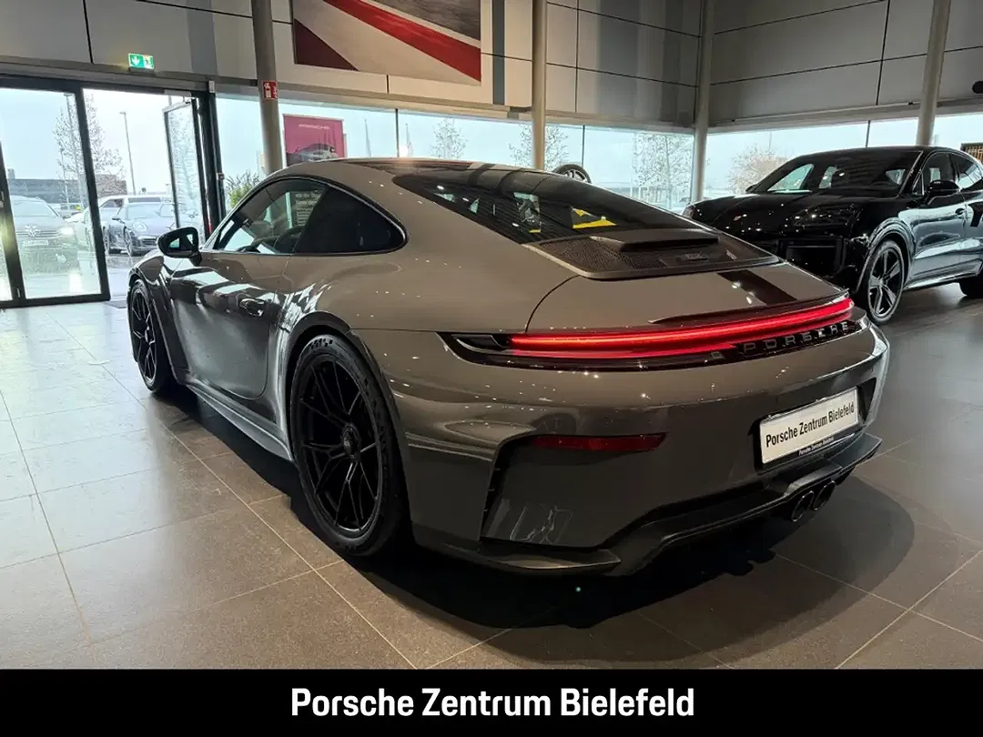 Porsche 992 - Thumbnail 2