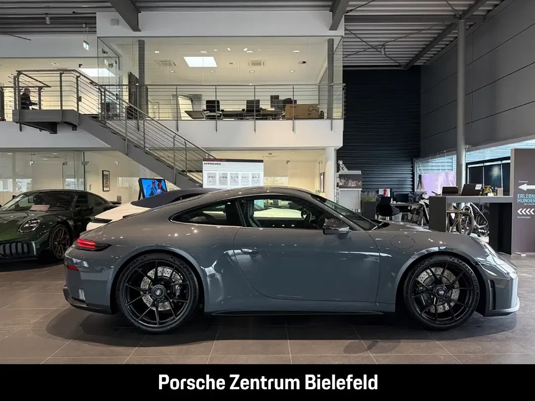 Porsche 992 - Thumbnail 6