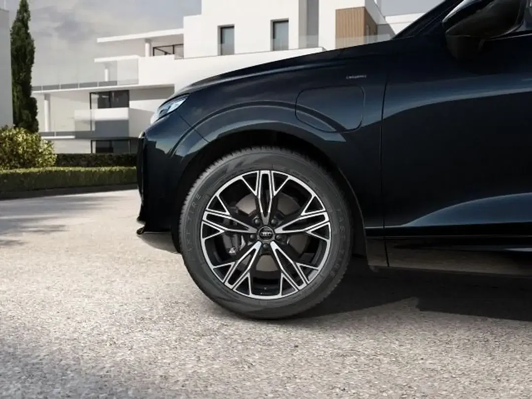 Audi Q3 - Thumbnail 4