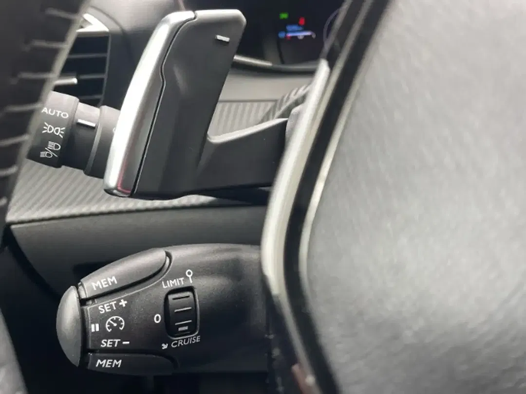 Peugeot 208 - Thumbnail 14