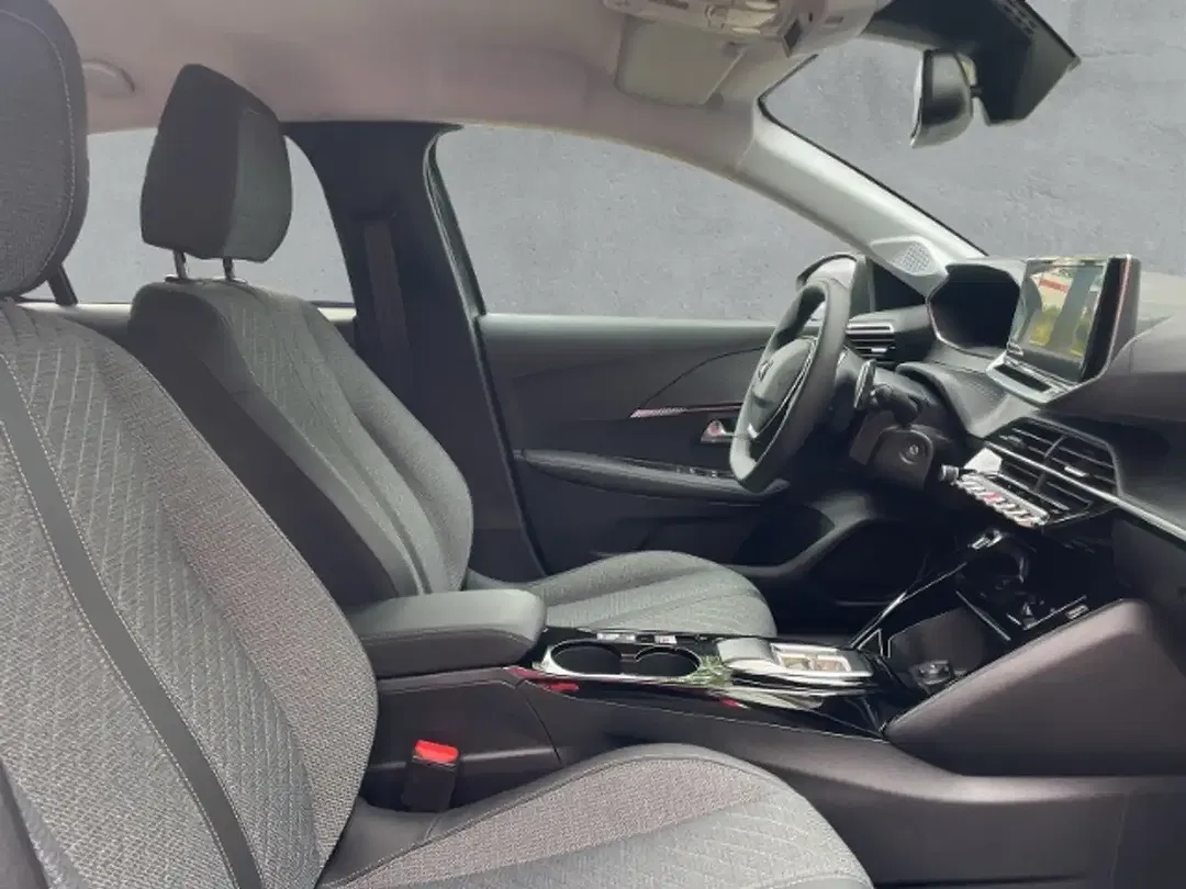 Peugeot 208 - Thumbnail 6