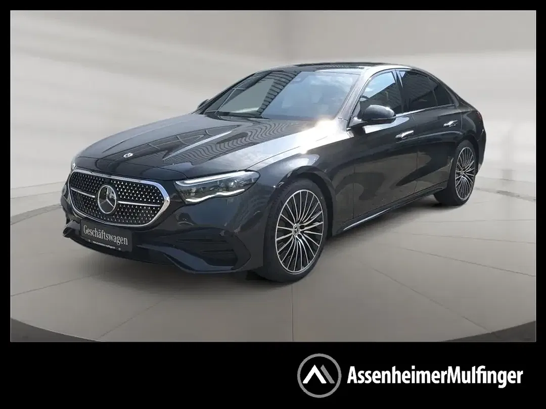 Mercedes-Benz E 220 - Thumbnail 1