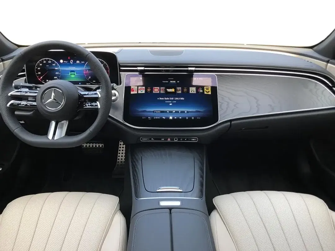 Mercedes-Benz E 220 - Thumbnail 4