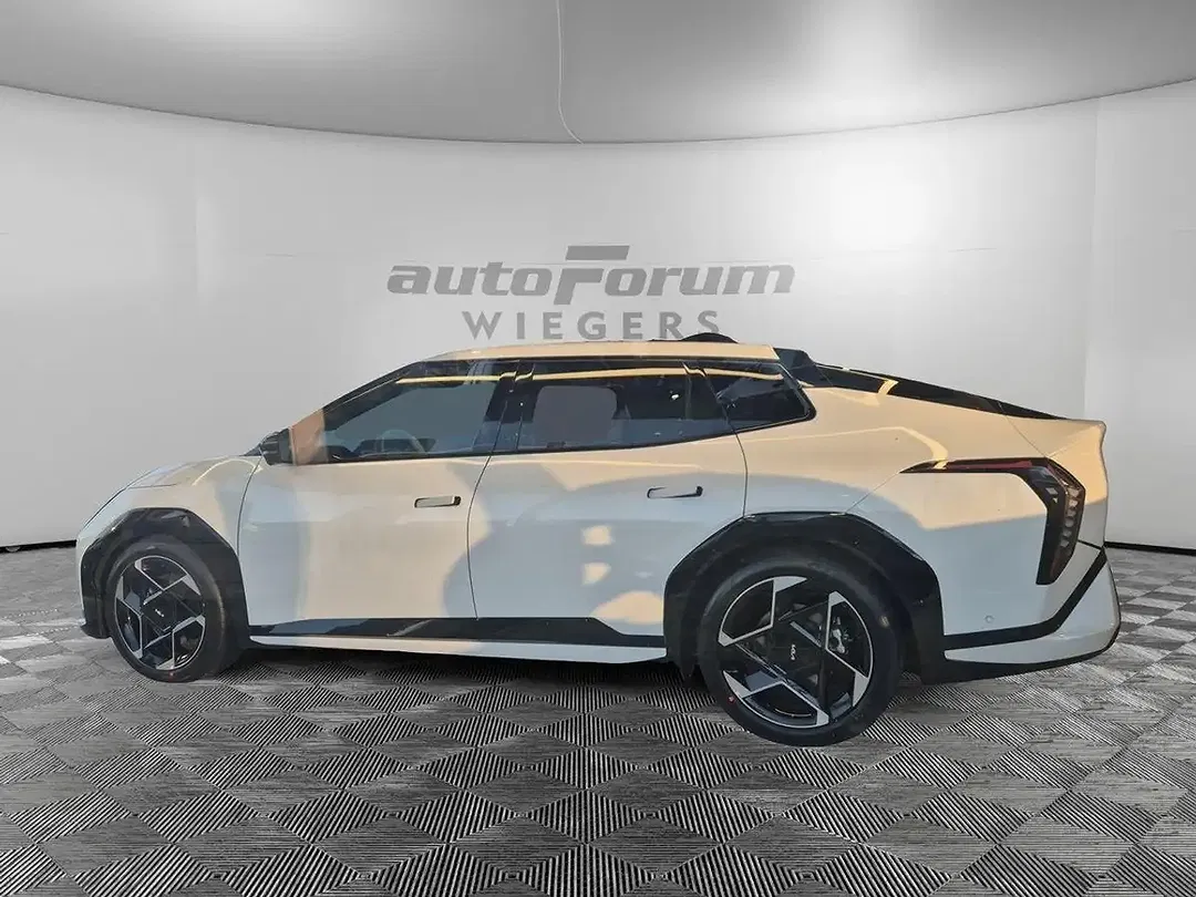 Kia EV4 - Thumbnail 4