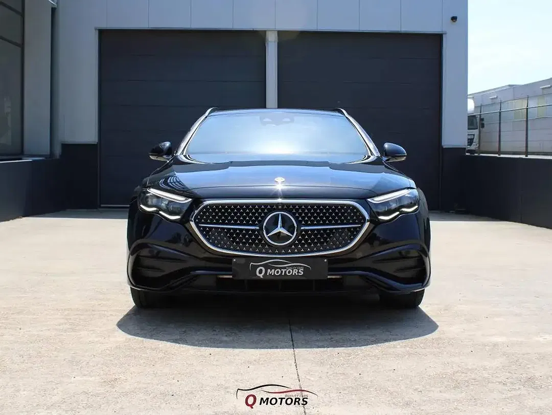 Mercedes-Benz E 300 - Thumbnail 2