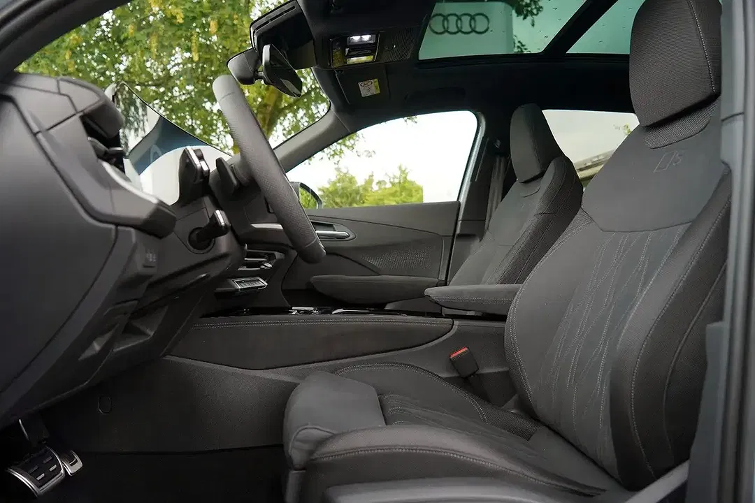 Audi Q3 - Thumbnail 11