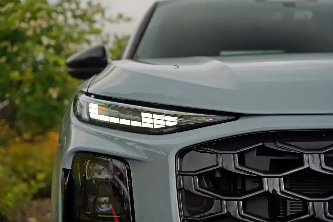 Audi Q3 - Thumbnail 4