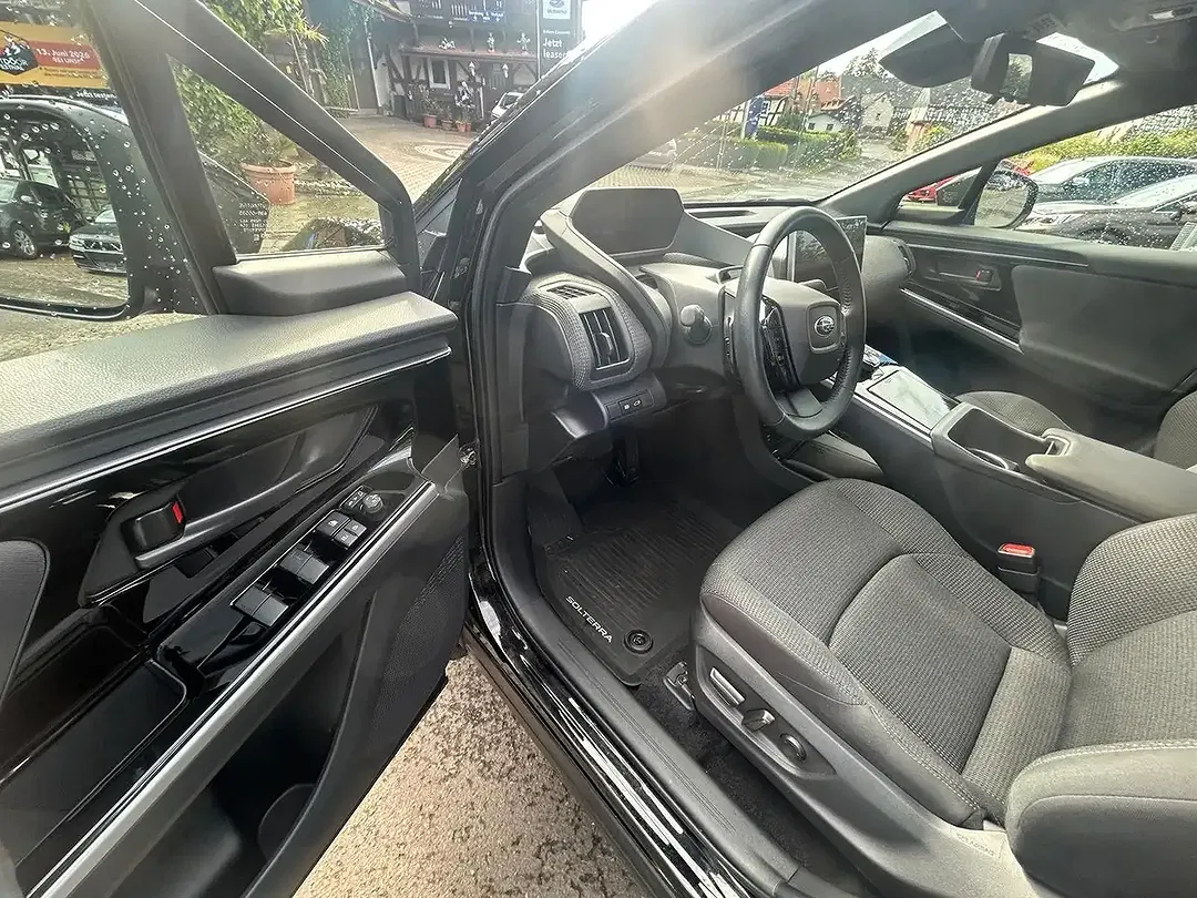 Subaru Solterra - Thumbnail 9