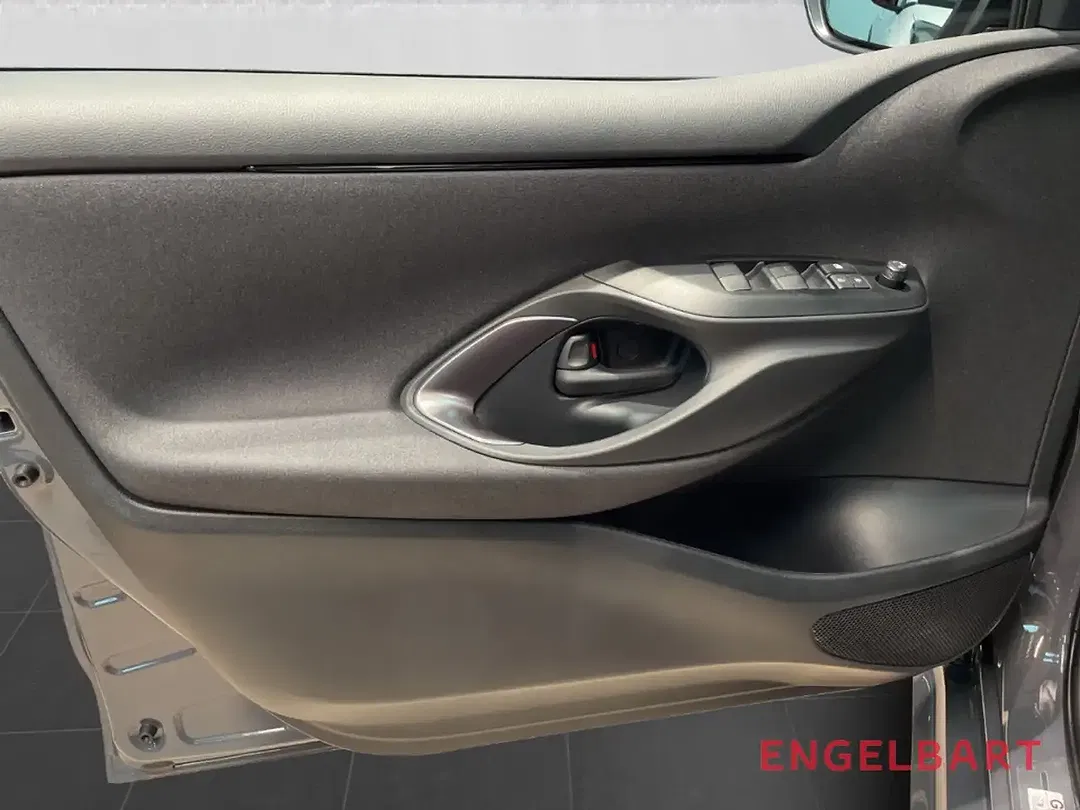 Toyota Yaris - Thumbnail 9