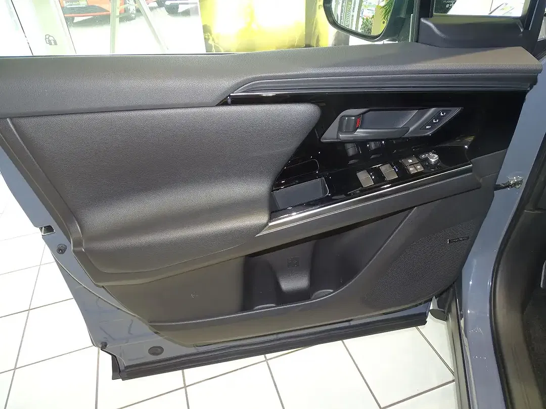 Subaru Solterra - Thumbnail 13