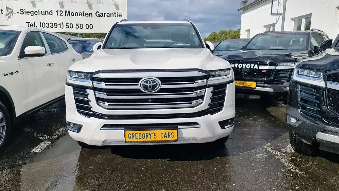 Toyota Land Cruiser - Thumbnail 3
