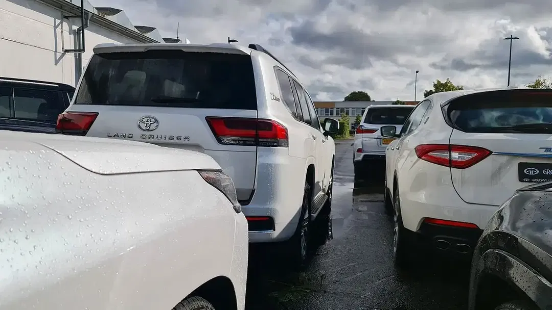 Toyota Land Cruiser - Thumbnail 5
