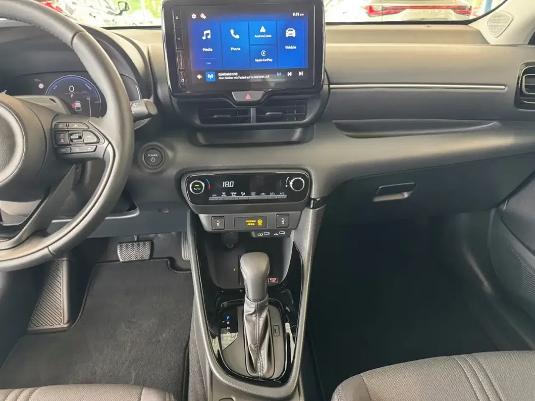 Toyota Yaris - Thumbnail 11