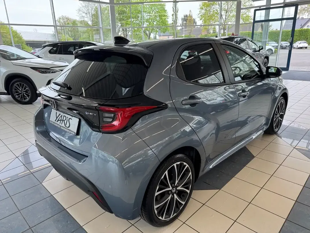Toyota Yaris - Thumbnail 3