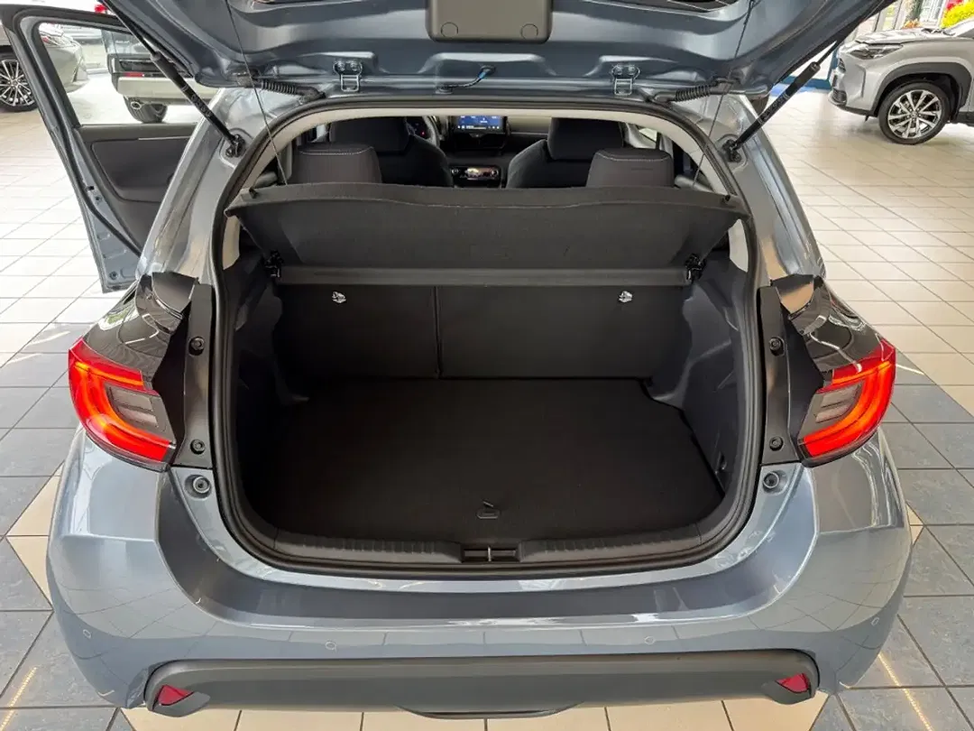 Toyota Yaris - Thumbnail 6