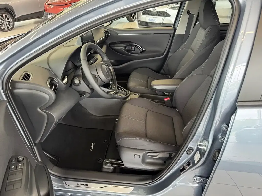 Toyota Yaris - Thumbnail 7