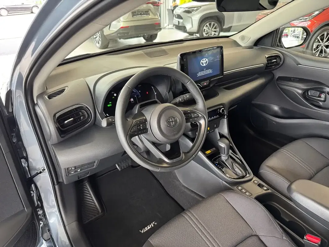 Toyota Yaris - Thumbnail 9