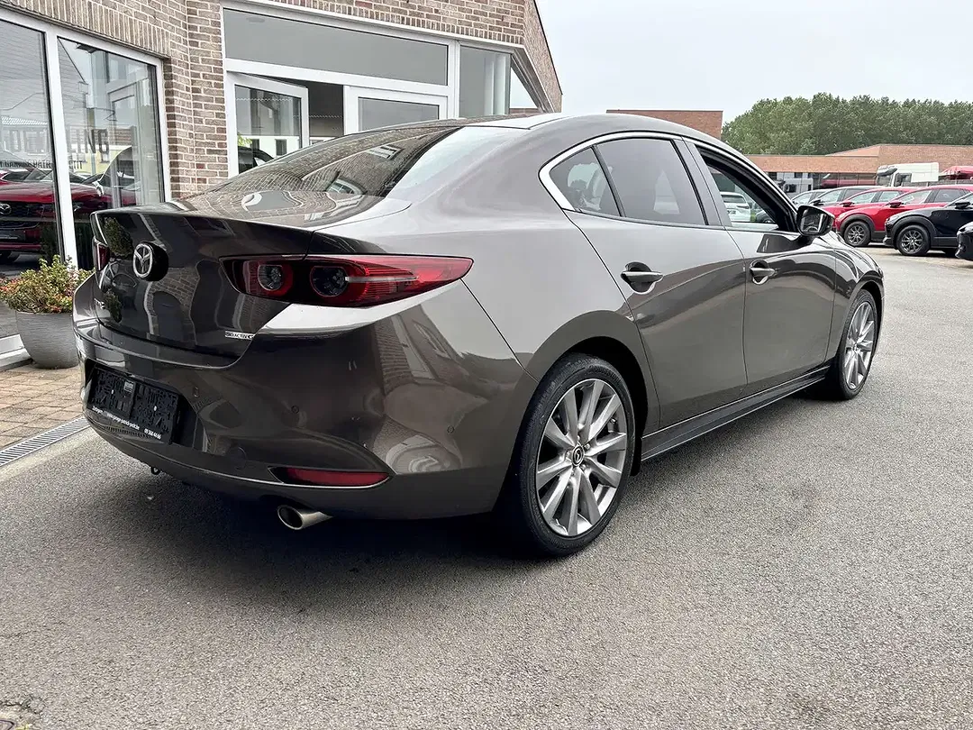 Mazda 3 - Thumbnail 5