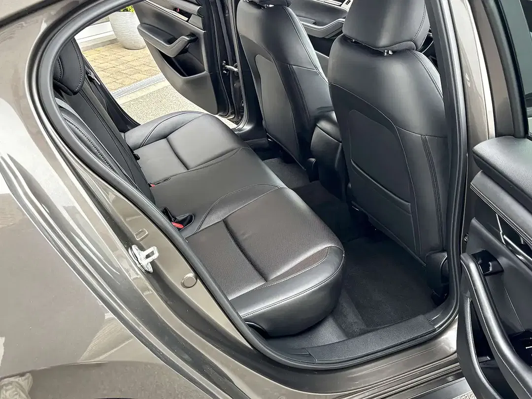Mazda 3 - Thumbnail 8