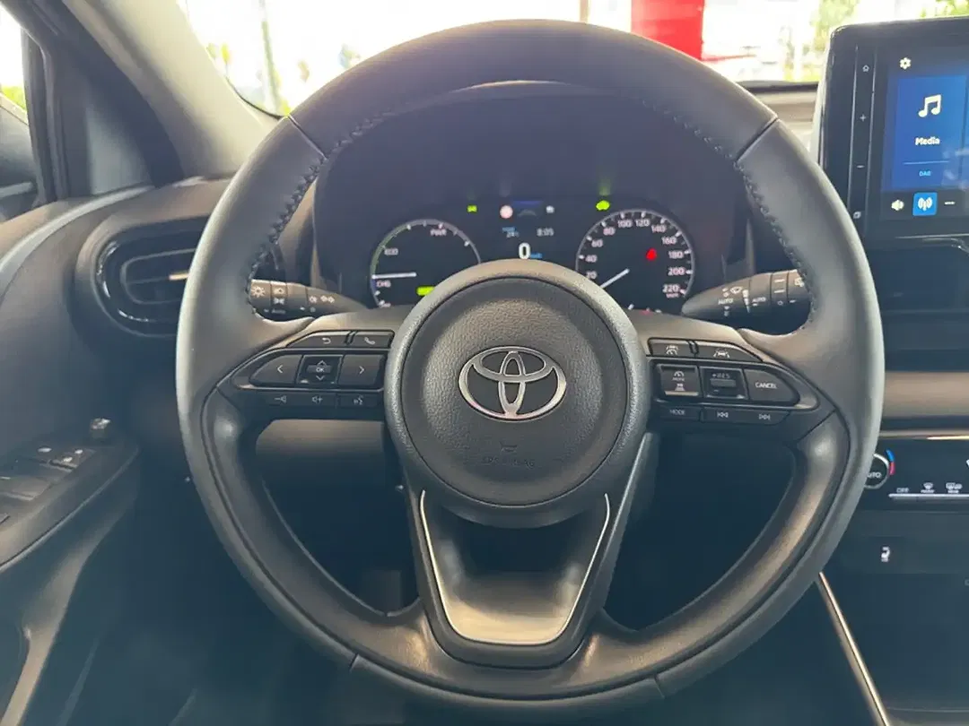 Toyota Yaris - Thumbnail 11