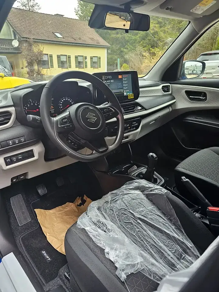 Suzuki Swift - Thumbnail 8