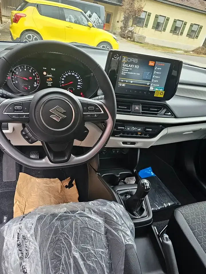 Suzuki Swift - Thumbnail 9