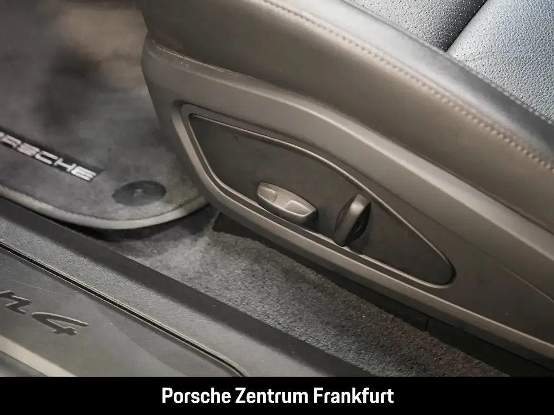 Porsche Taycan - Thumbnail 10