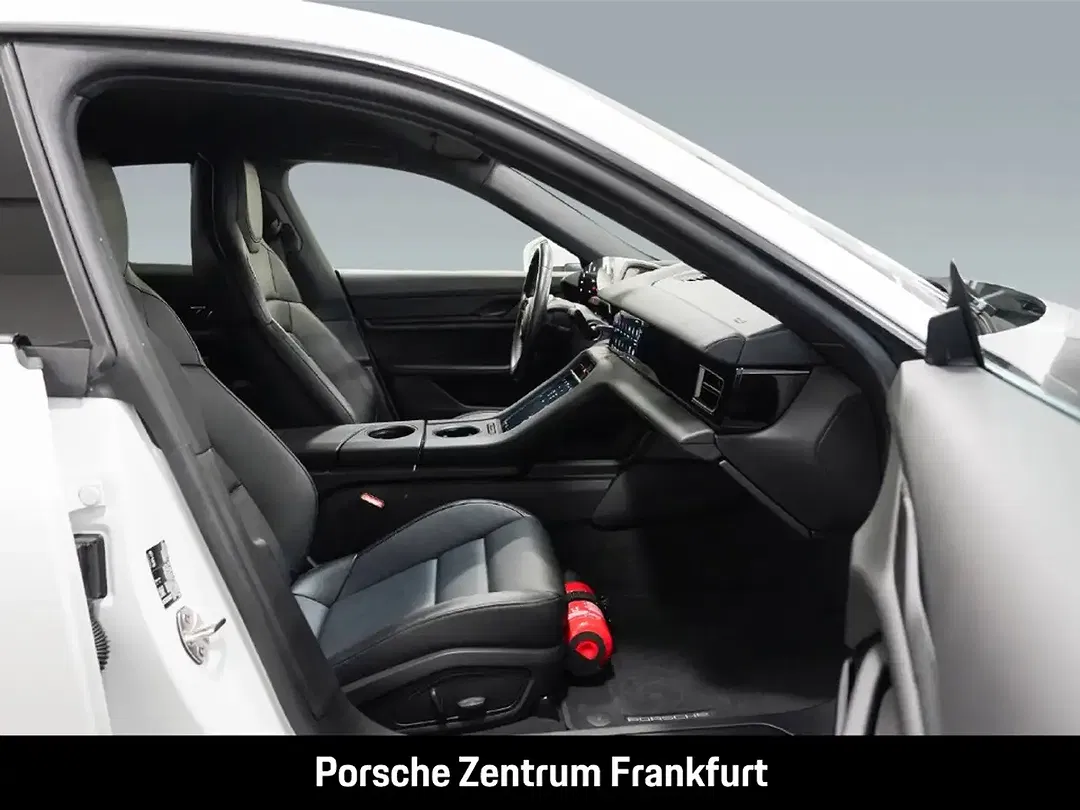 Porsche Taycan - Thumbnail 12