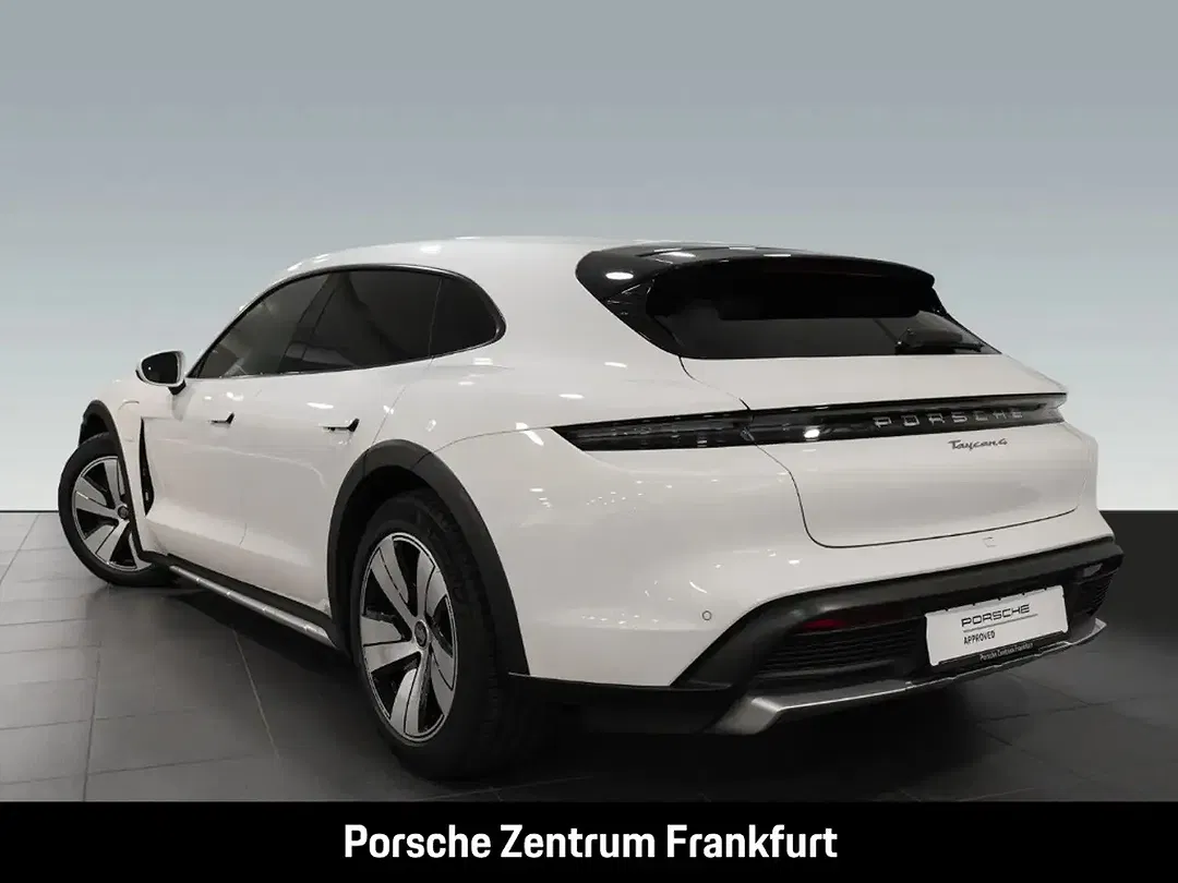 Porsche Taycan - Thumbnail 3
