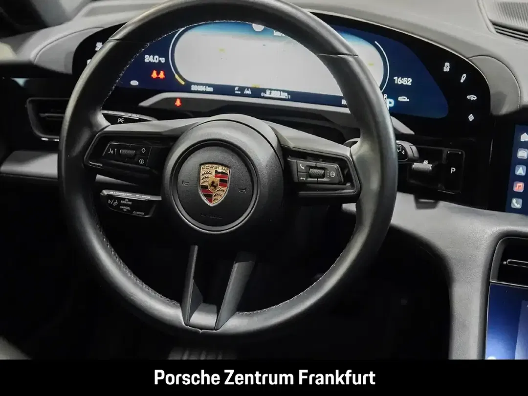 Porsche Taycan - Thumbnail 6