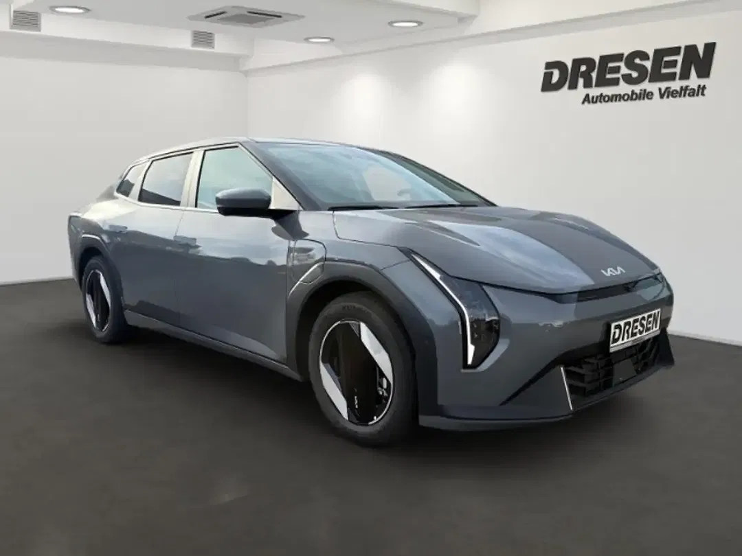 Kia EV4 - Thumbnail 1