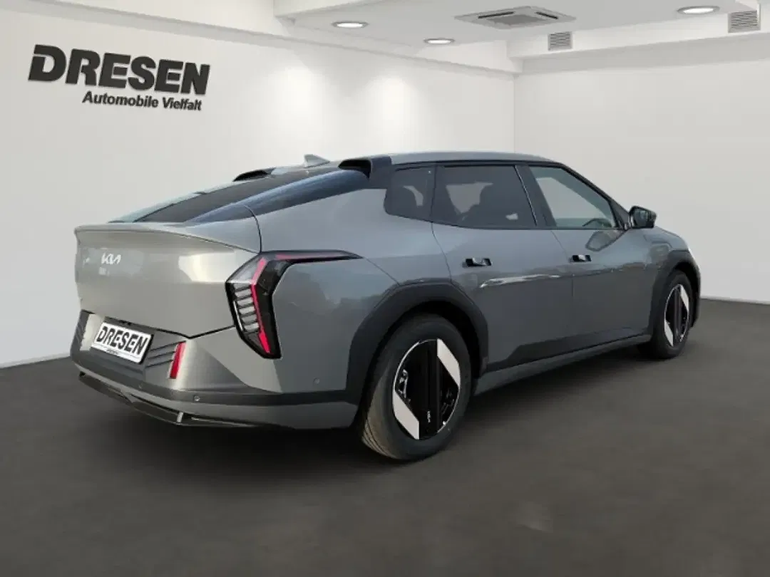 Kia EV4 - Thumbnail 2