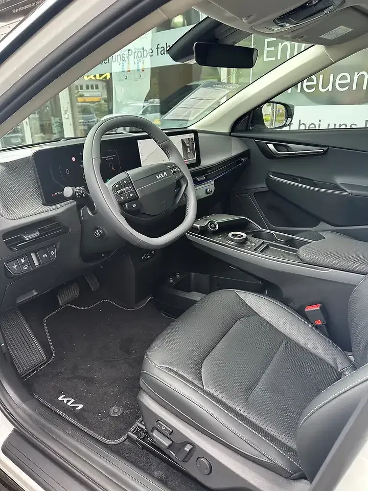 Kia EV6 - Thumbnail 11