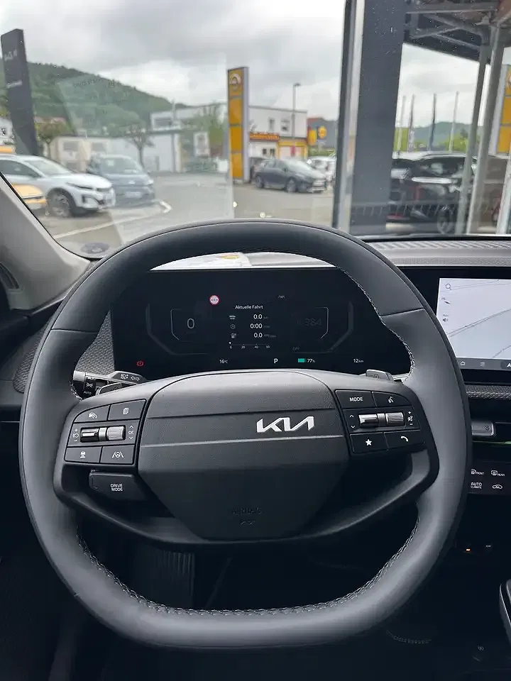 Kia EV6 - Thumbnail 13