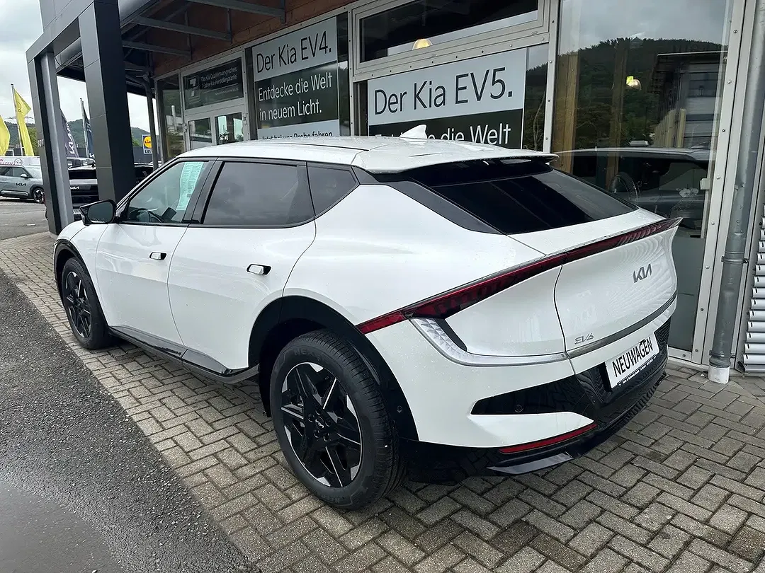 Kia EV6 - Thumbnail 4