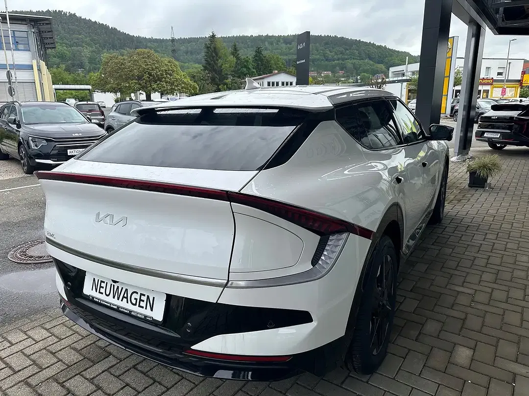 Kia EV6 - Thumbnail 5