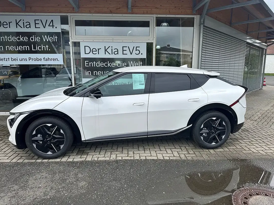Kia EV6 - Thumbnail 7