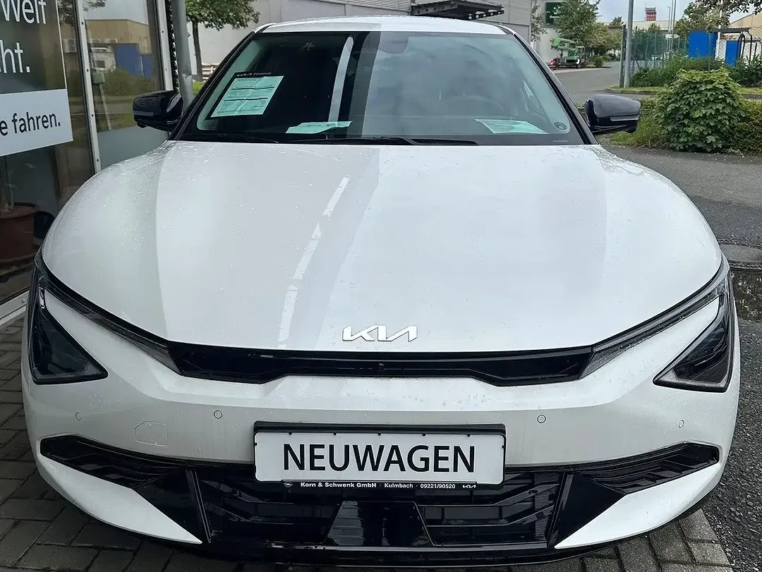 Kia EV6 - Thumbnail 8
